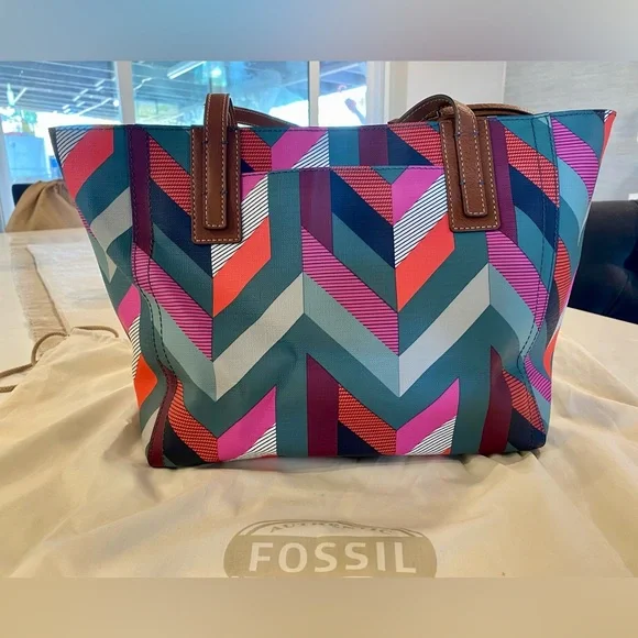 Fossil Tote - Picture 3 of 13